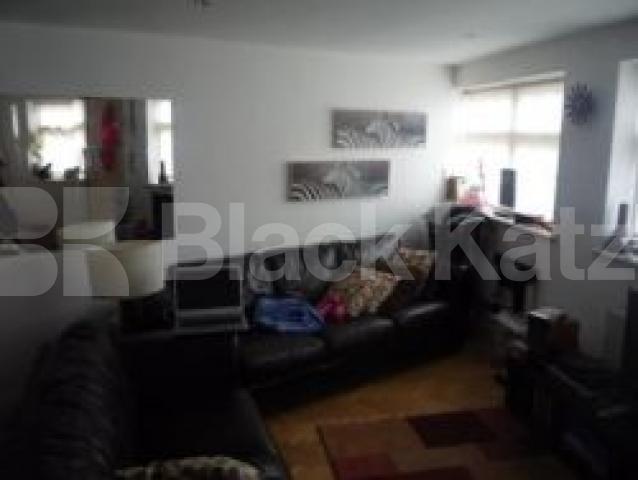 			LET!, 1 Bedroom, 1 bath, 1 reception House			 Park Mews, CROUCH END