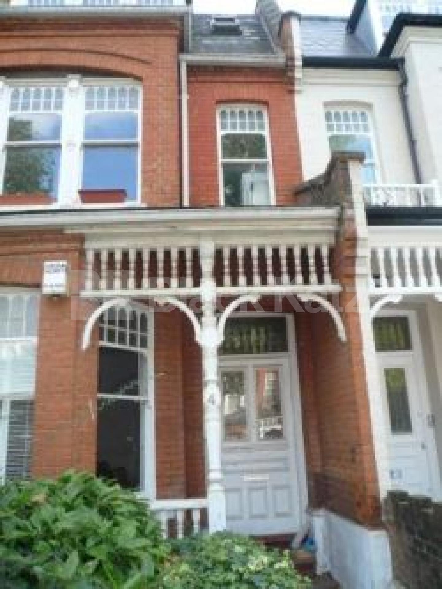 			3 Bedroom, 1 bath, 1 reception Flat			 Kings Avenue, Muswell Hill n10