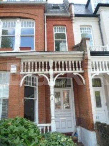 			3 Bedroom, 1 bath, 1 reception Flat			 Kings Avenue, Muswell Hill