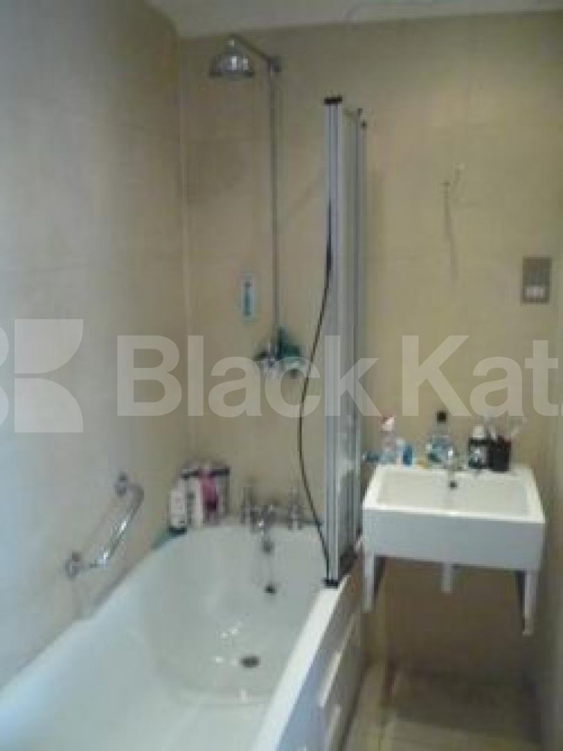 			LET!, 1 Bedroom, 1 bath, 1 reception House			 Park Mews, CROUCH END