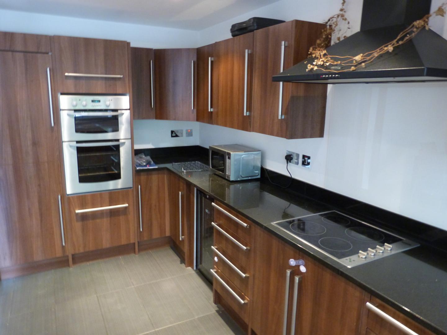 			ULTRA MODERN PROPERTY, 3 Bedroom, 1 bath, 1 reception Flat			 Belsize Grove, BELSIZE PARK