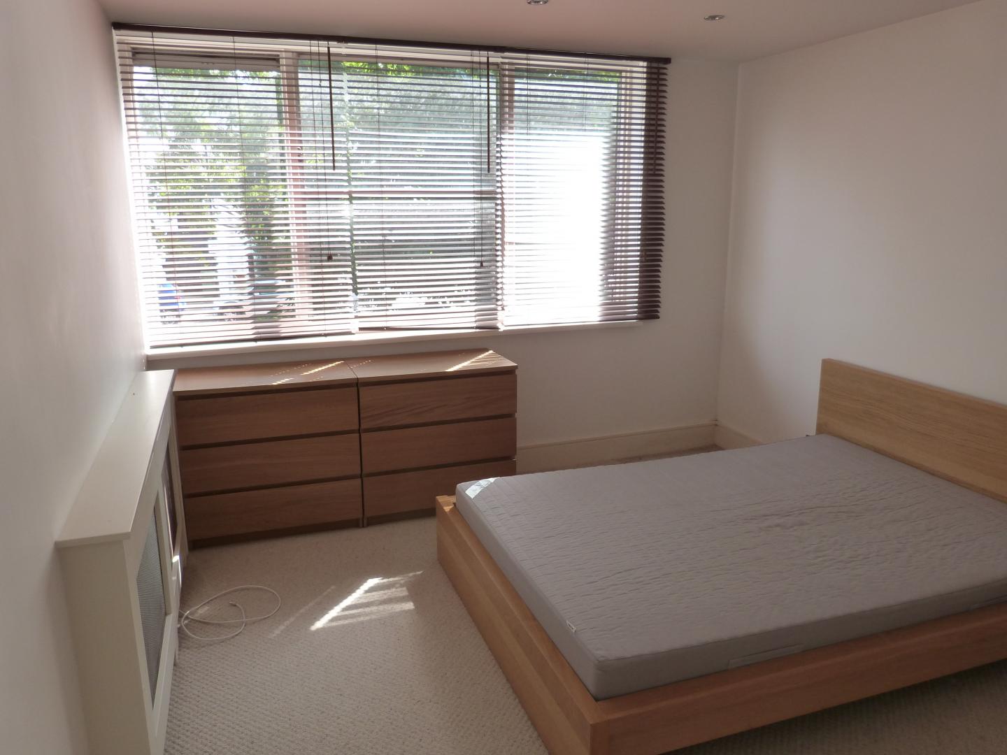 			ULTRA MODERN PROPERTY, 3 Bedroom, 1 bath, 1 reception Flat			 Belsize Grove, BELSIZE PARK