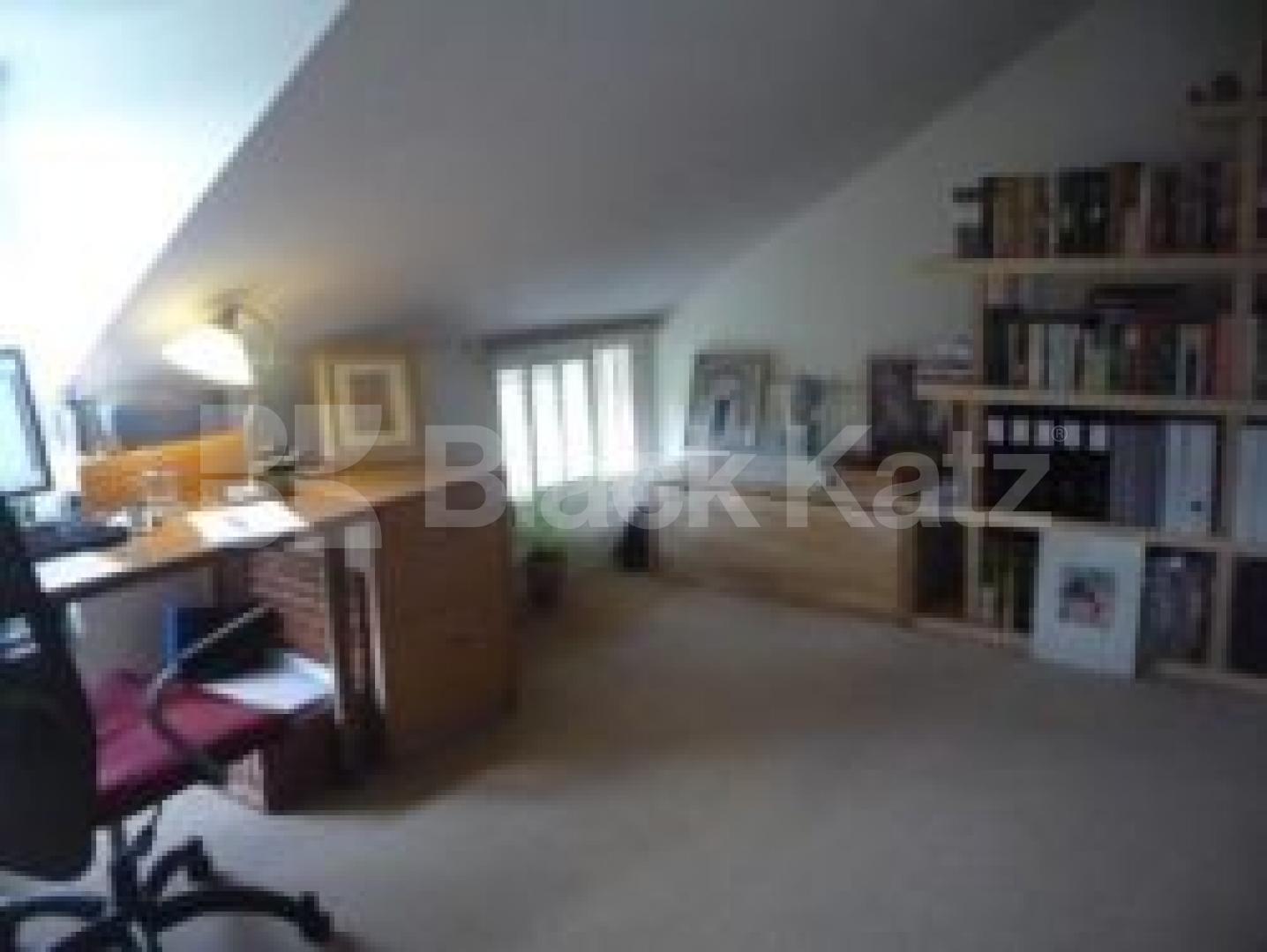 			LET, 2 Bedroom, 1 bath, 1 reception Flat			 Clarence Road, BOUNDS GREEN