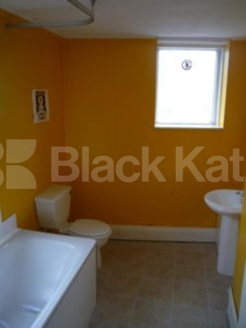 			3 Bedroom, 1 bath, 1 reception Flat			 Devonshire House, Crouch End