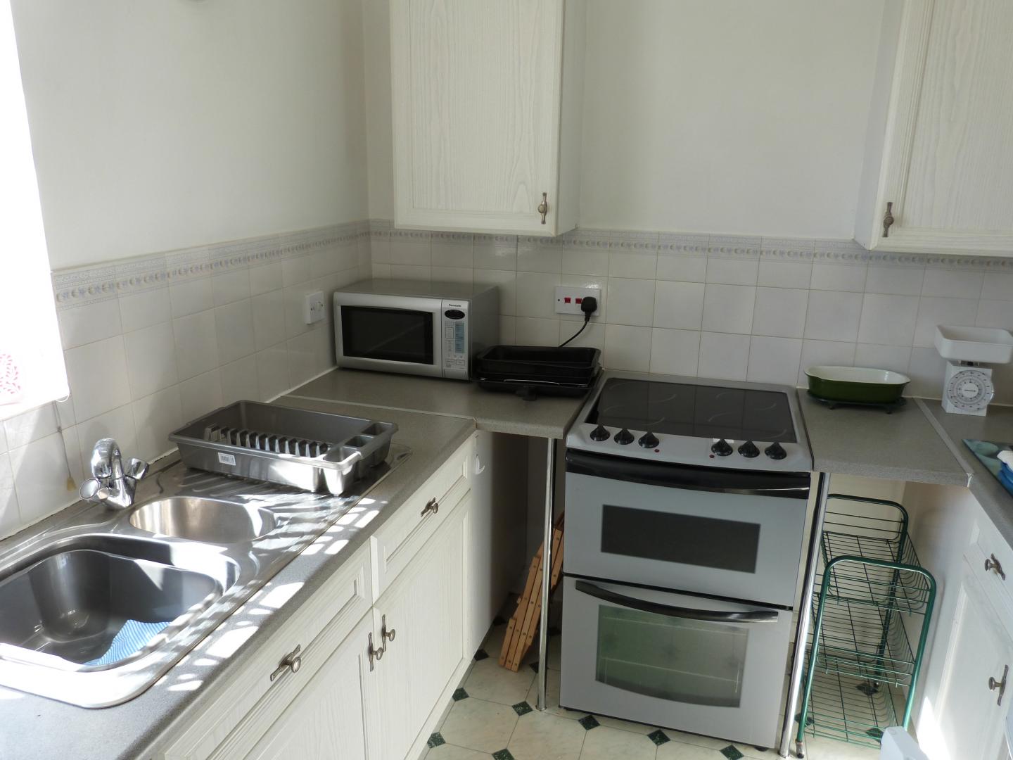 			OFF STREET PARKING!, 1 Bedroom, 1 bath, 1 reception Flat			 Dairyman Close, CRICKLEWOOD