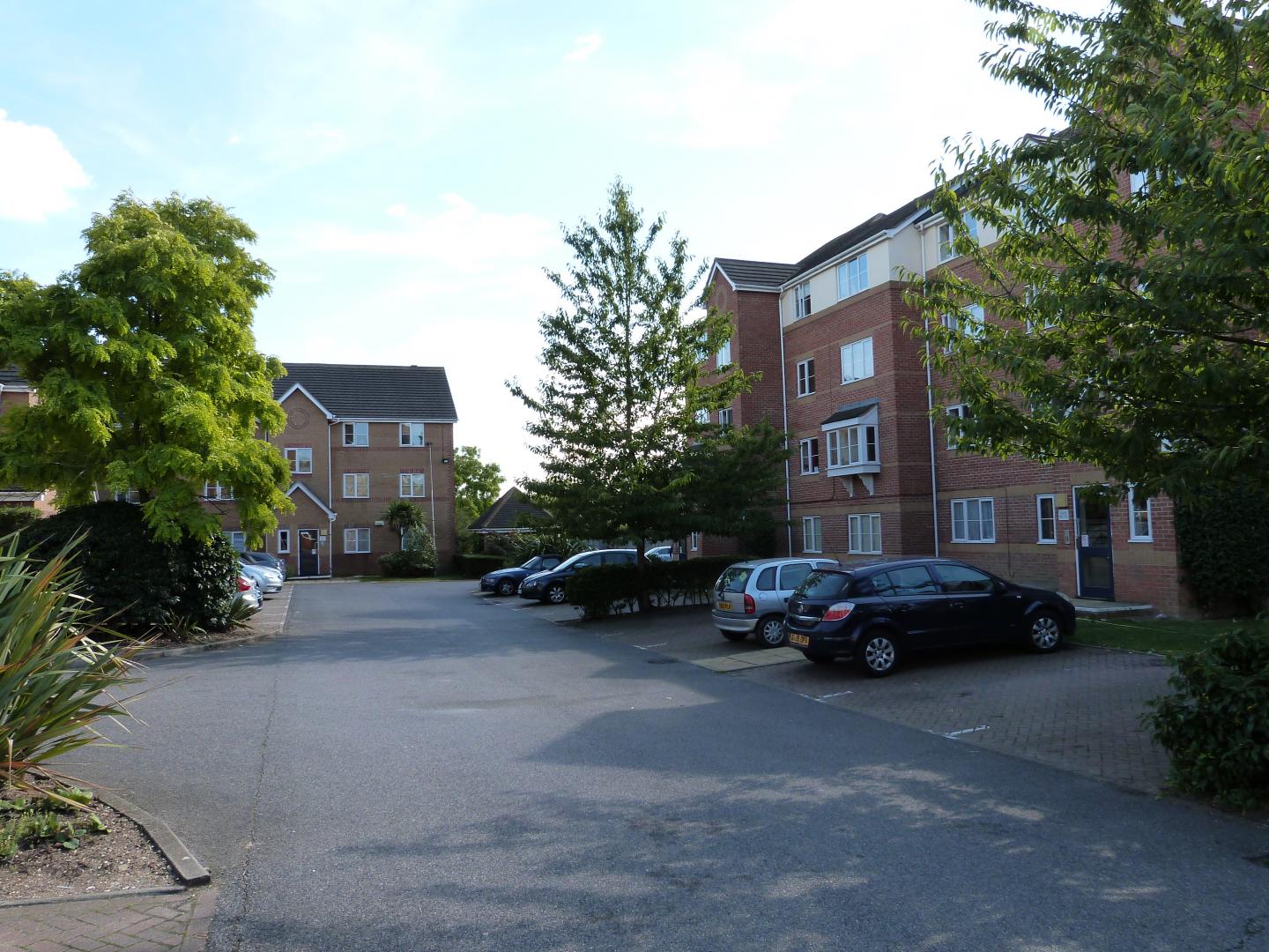 			OFF STREET PARKING!, 1 Bedroom, 1 bath, 1 reception Flat			 Dairyman Close, CRICKLEWOOD