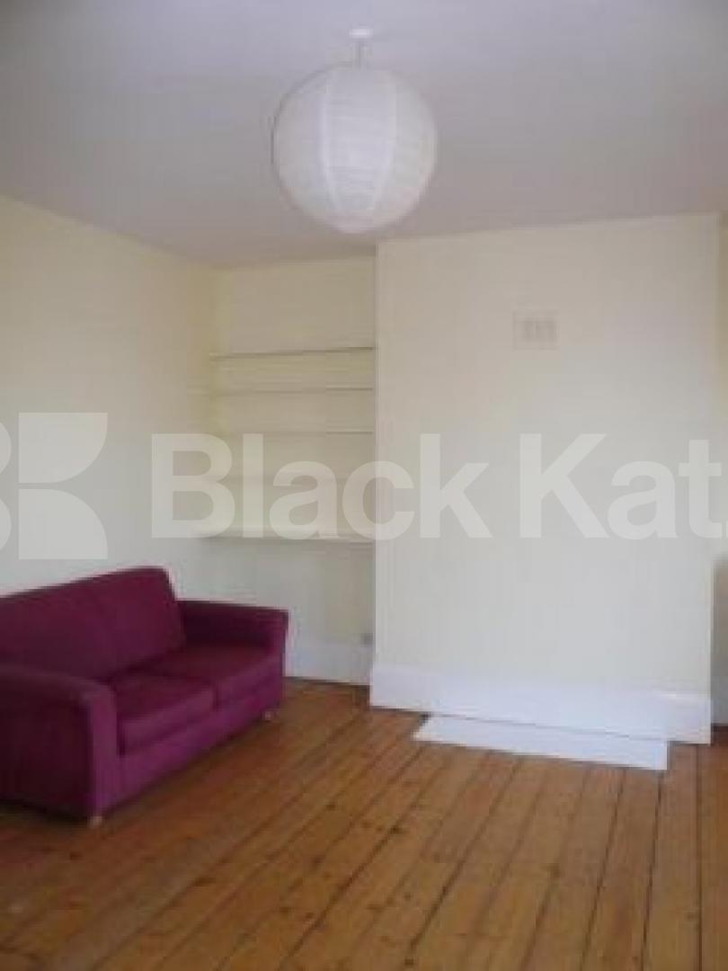 			1 Bedroom, 1 bath, 1 reception Flat			 Campsborne Road, HORNSEY N8