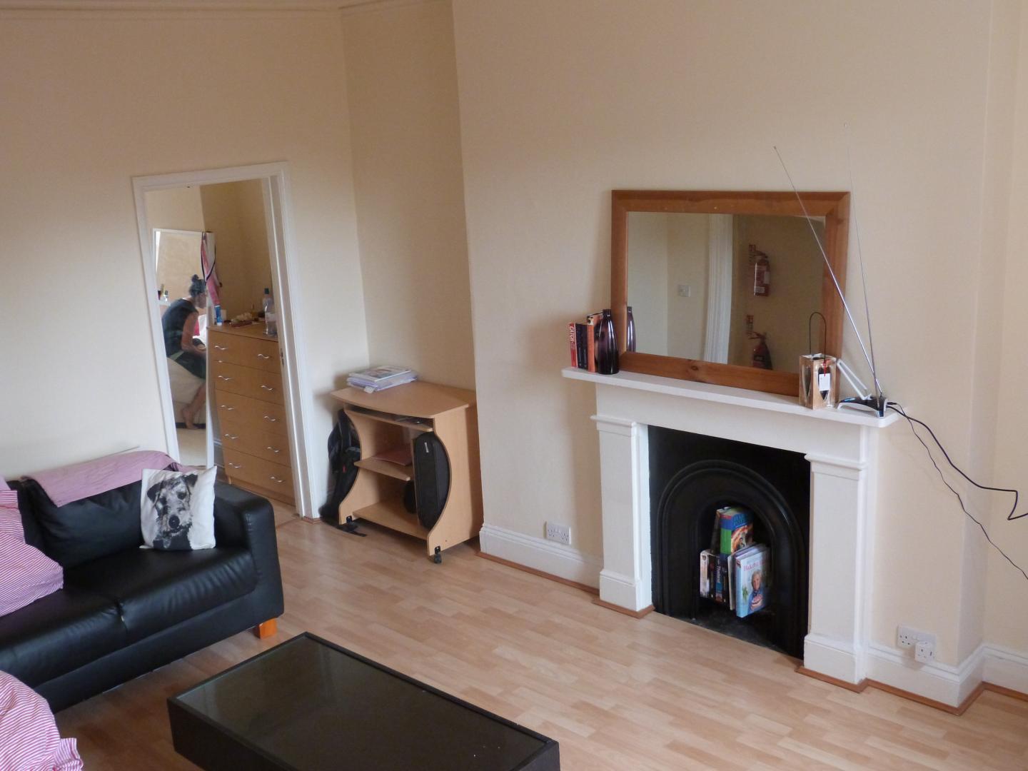 			PERFECT SHARERS FLAT!, 2 Bedroom, 1 bath, 1 reception Flat			 Sutherland Avenue, MAIDA VALE