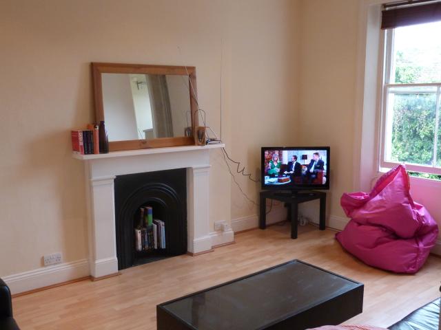			PERFECT SHARERS FLAT!, 2 Bedroom, 1 bath, 1 reception Flat			 Sutherland Avenue, MAIDA VALE