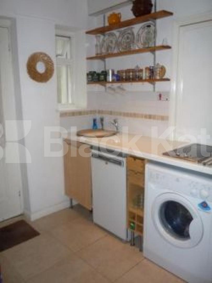 			Studio Apartment, 1 bath, 1 reception Flat			 Woodland Rise, MUSWELL HILL