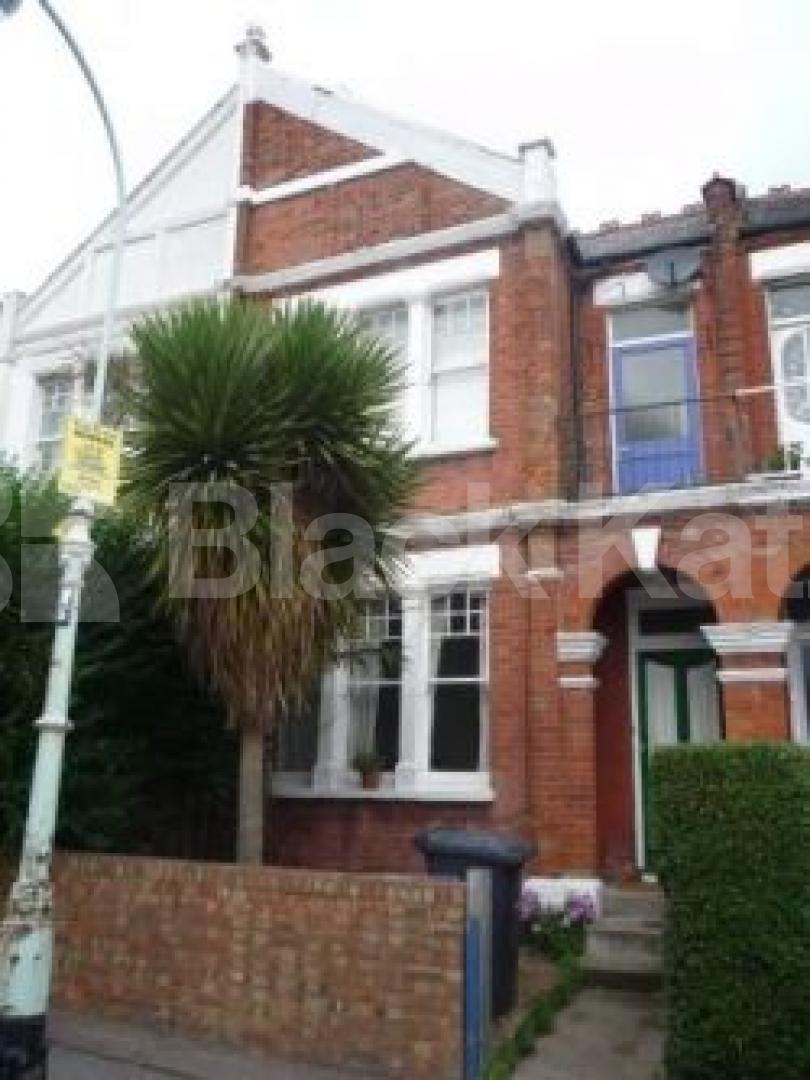 			4 Bedroom, 1 bath, 1 reception Flat			 Rathcoole Gardens, CROUCH END