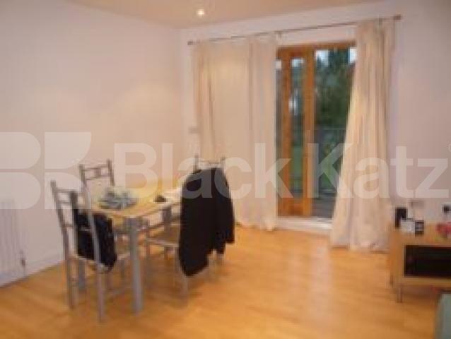 			2 Bedroom, 1 bath, 1 reception Flat			 West Point, CROUCH END BORDERS N8