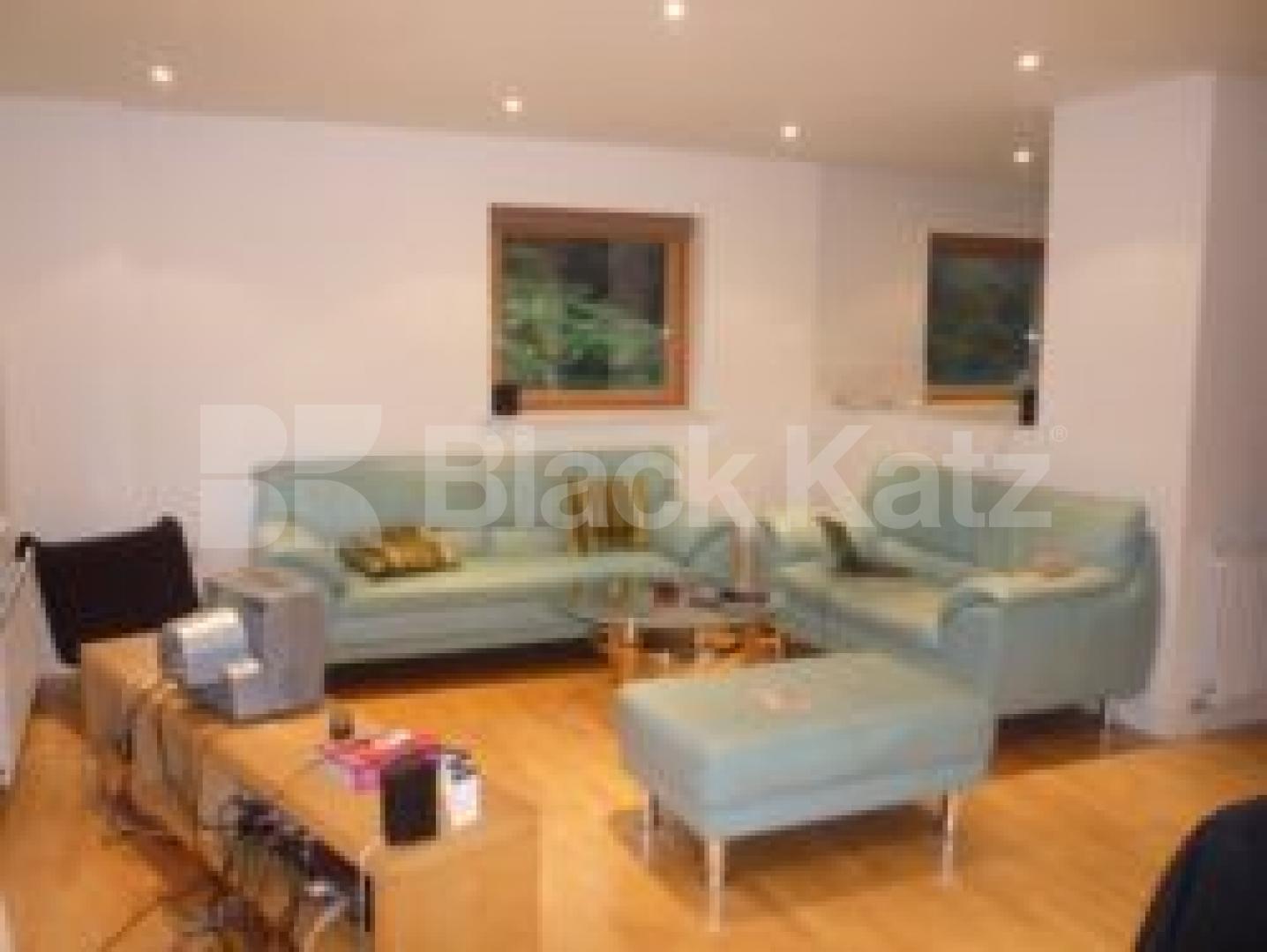 			2 Bedroom, 1 bath, 1 reception Flat			 West Point, CROUCH END BORDERS N8