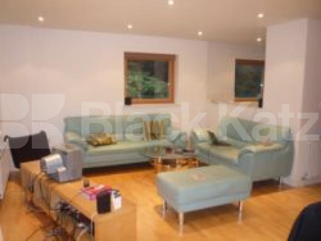 			2 Bedroom, 1 bath, 1 reception Flat			 West Point, CROUCH END BORDERS N8