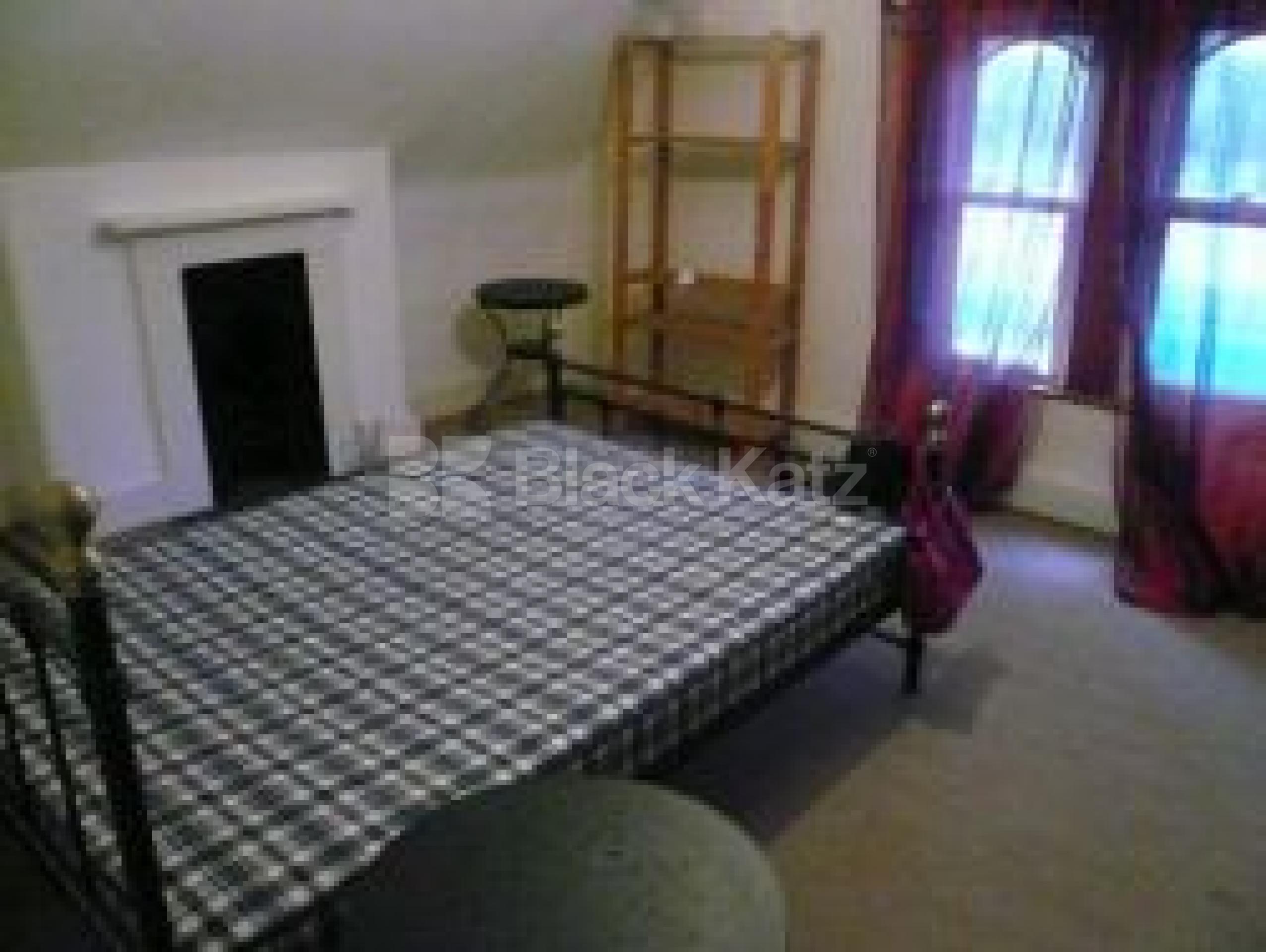 			3 Bedroom, 1 bath, 1 reception Flat			 Tottenham Lane, CROUCH END N8
