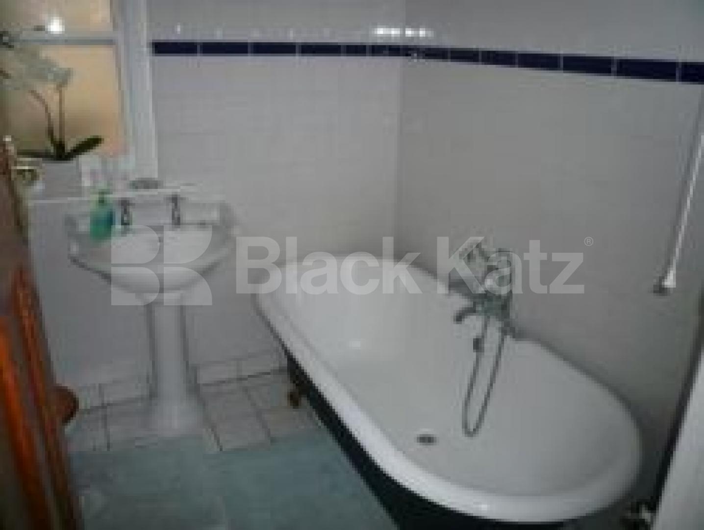 			5 Bedroom, 1 bath, 1 reception Flat			 Rathcoole Grdens, CROUCH END N8