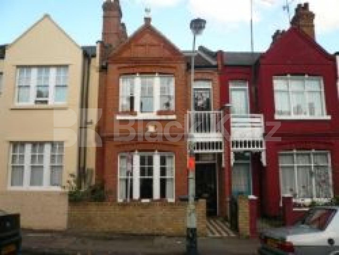 			5 Bedroom, 1 bath, 1 reception Flat			 Rathcoole Grdens, CROUCH END N8