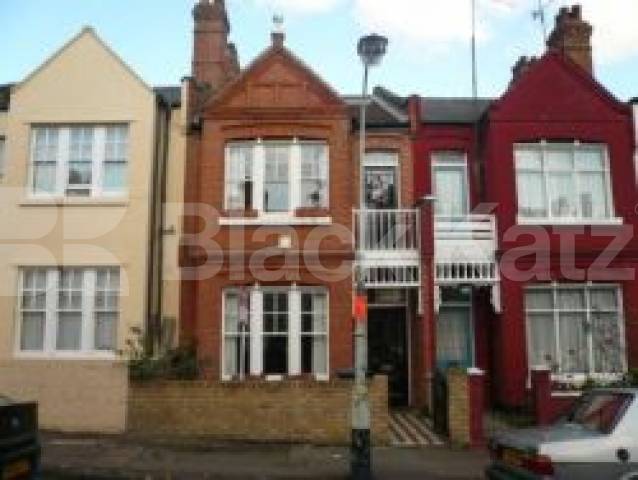 			5 Bedroom, 1 bath, 1 reception Flat			 Rathcoole Grdens, CROUCH END N8