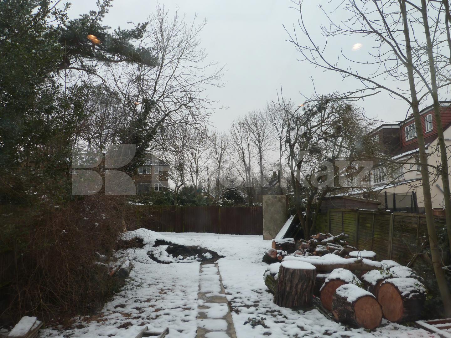 			5 Bedroom, 1 bath, 1 reception House			 Mayfield Avenue, Finchley