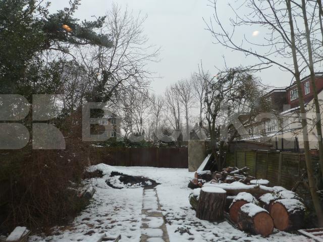 			5 Bedroom, 1 bath, 1 reception House			 Mayfield Avenue, Finchley