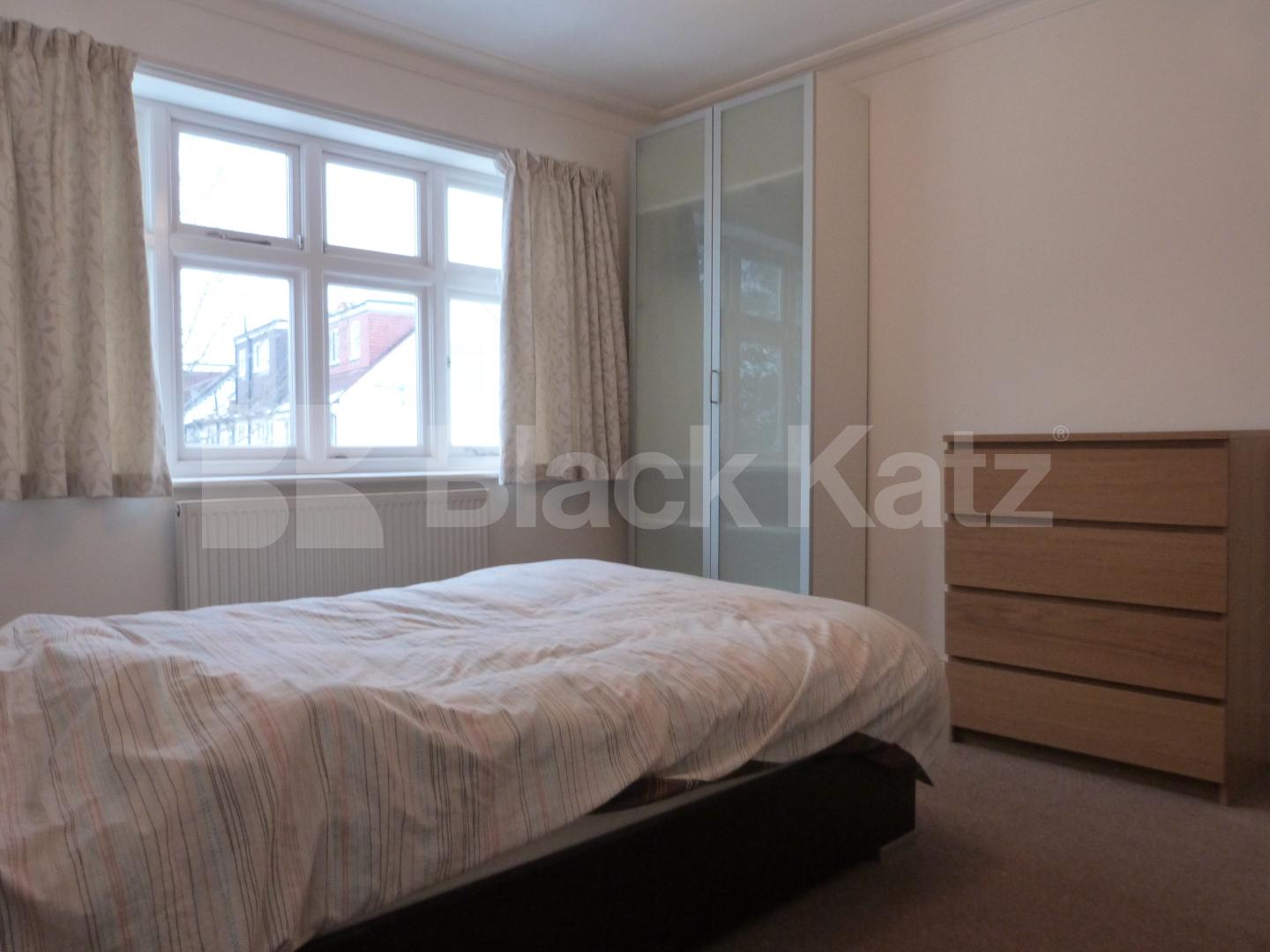 			5 Bedroom, 1 bath, 1 reception House			 Mayfield Avenue, Finchley