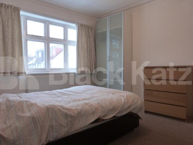			5 Bedroom, 1 bath, 1 reception House			 Mayfield Avenue, Finchley