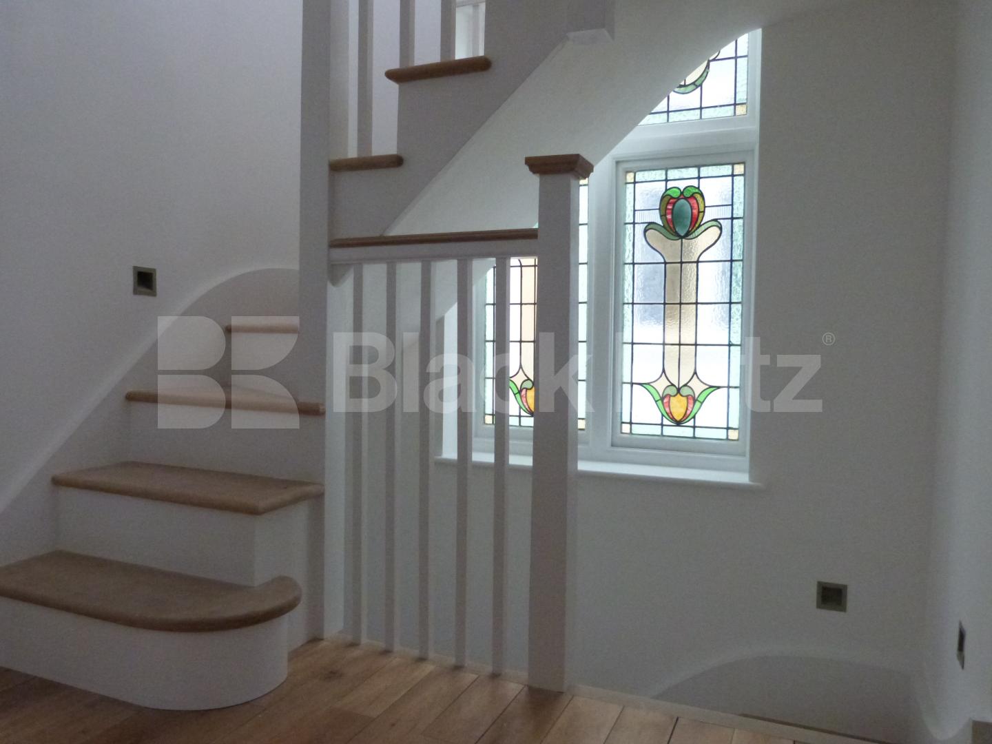 			5 Bedroom, 1 bath, 1 reception House			 Mayfield Avenue, Finchley