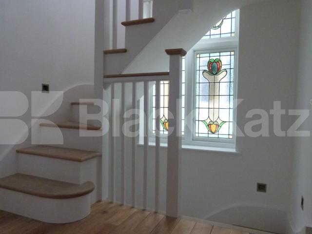 			5 Bedroom, 1 bath, 1 reception House			 Mayfield Avenue, Finchley