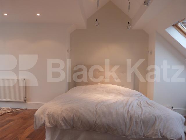 			5 Bedroom, 1 bath, 1 reception House			 Mayfield Avenue, Finchley