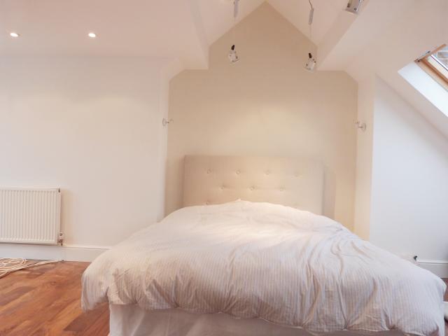 			LET, 4 Bedroom, 1 bath, 1 reception House			 Mayfield Avenue, FINCHLEY