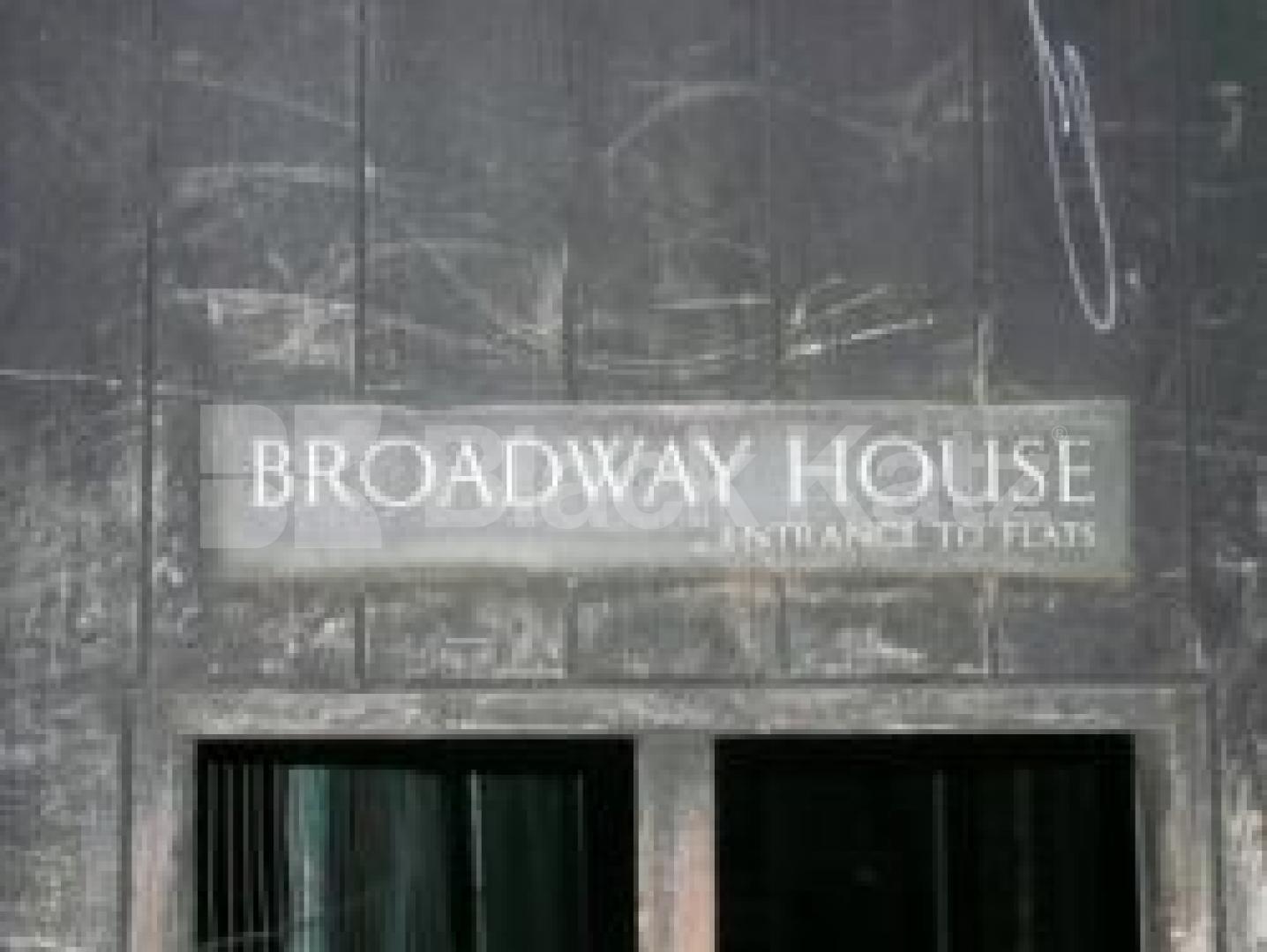 			AMAZING PROPERTY,VIEWINGS HIGHLY RECOMMENDED!!!, 3 Bedroom, 1 bath, 1 reception Flat			 The Broadway, CROUCH END N8