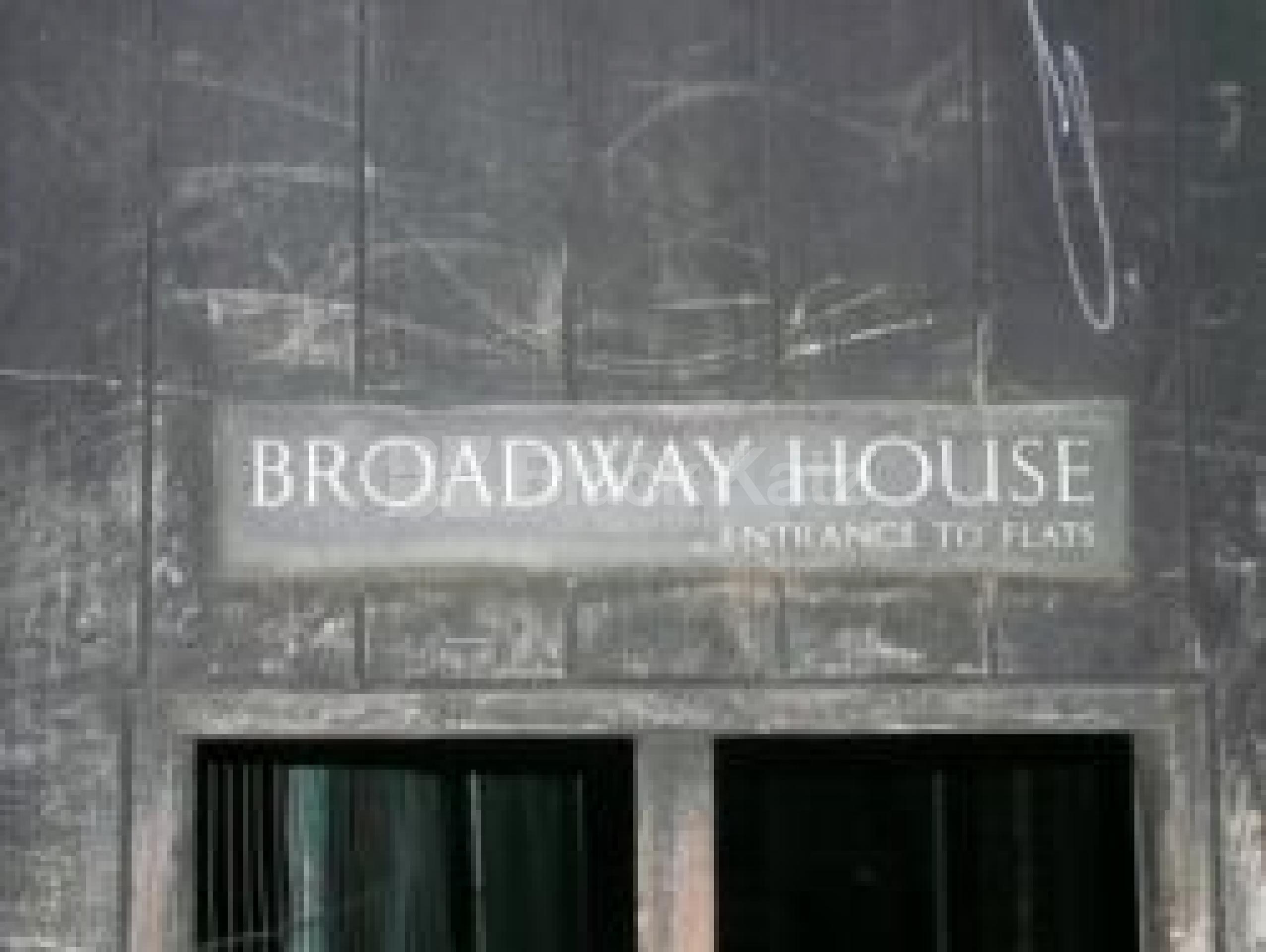 			AMAZING PROPERTY,VIEWINGS HIGHLY RECOMMENDED!!!, 3 Bedroom, 1 bath, 1 reception Flat			 The Broadway, CROUCH END N8 n8