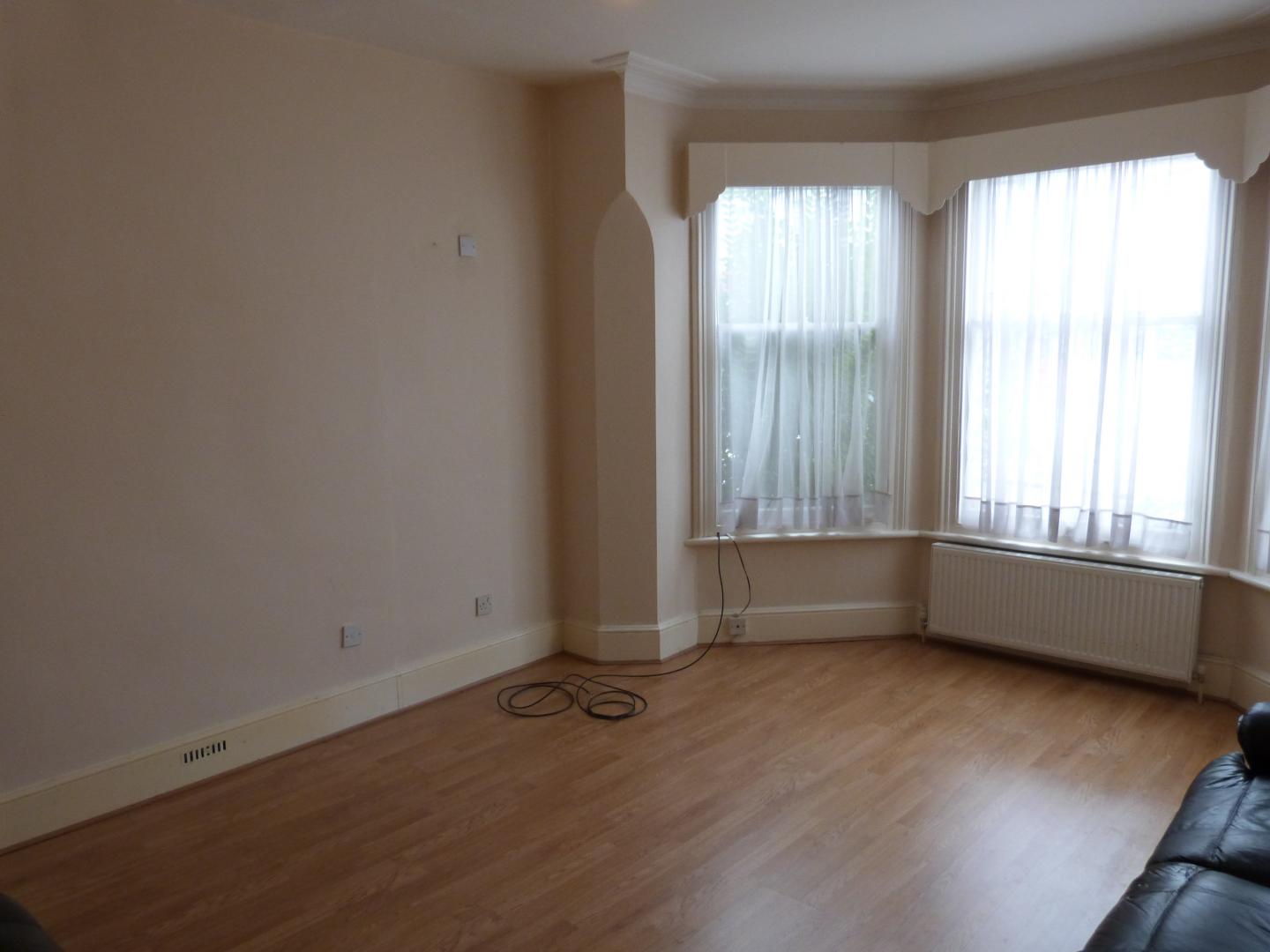 			WHOLE HOUSE AND GARDEN!, 4 Bedroom, 1 bath, 1 reception House			 Lancaster Road, DOLLIS HILL