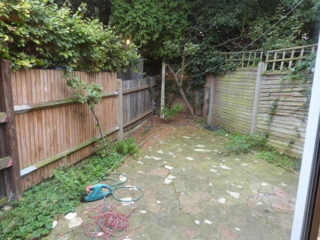 			WHOLE HOUSE AND GARDEN!, 4 Bedroom, 1 bath, 1 reception House			 Lancaster Road, DOLLIS HILL