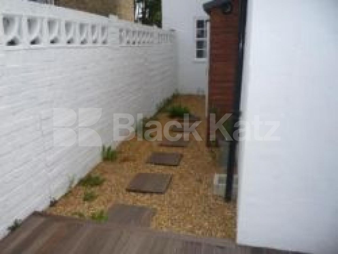 			AMAZING FLAT!, 2 Bedroom, 1 bath, 1 reception Ground Floor Flat			 Wightman Road, HORNSEY