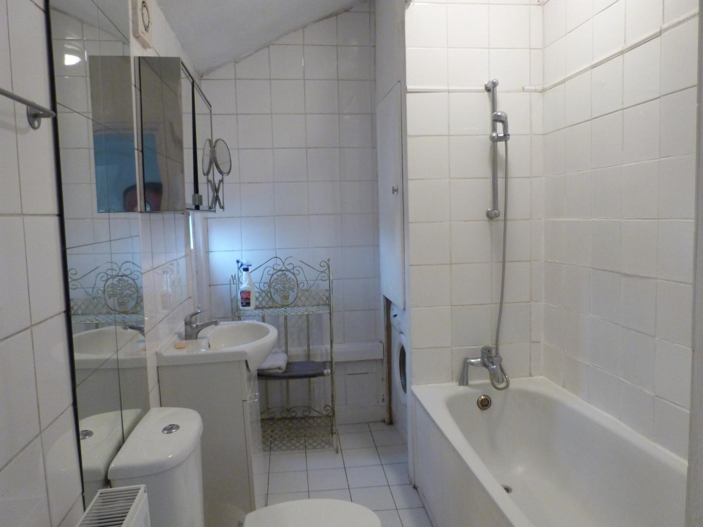 			3 Bedroom, 1 bath, 1 reception Flat			 Heath Street, HAMPSTEAD