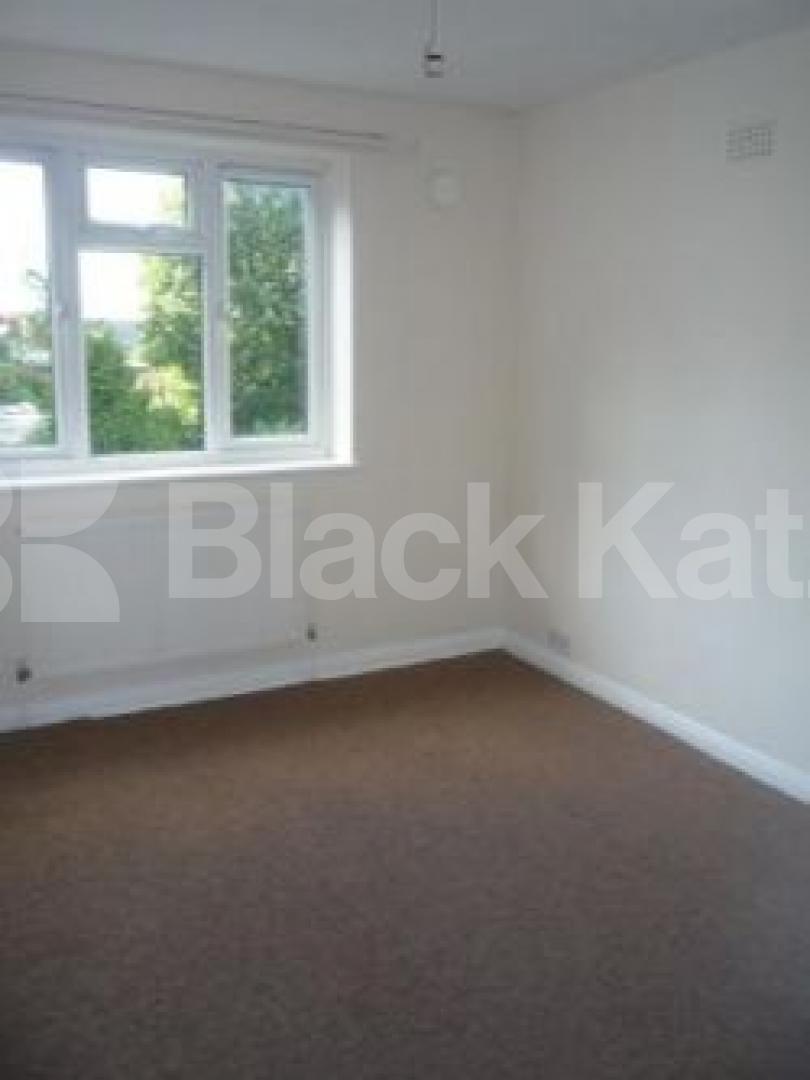 			2 Bedroom, 1 bath, 1 reception Flat			 Wilton Court, MUSWELL HILL