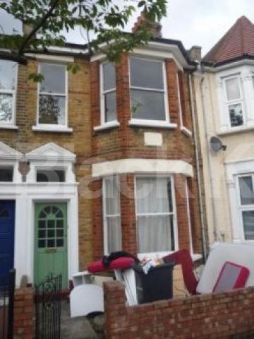 			4 Bedroom, 1 bath, 1 reception House			 Effingham Road, CROUCH END BORDERS