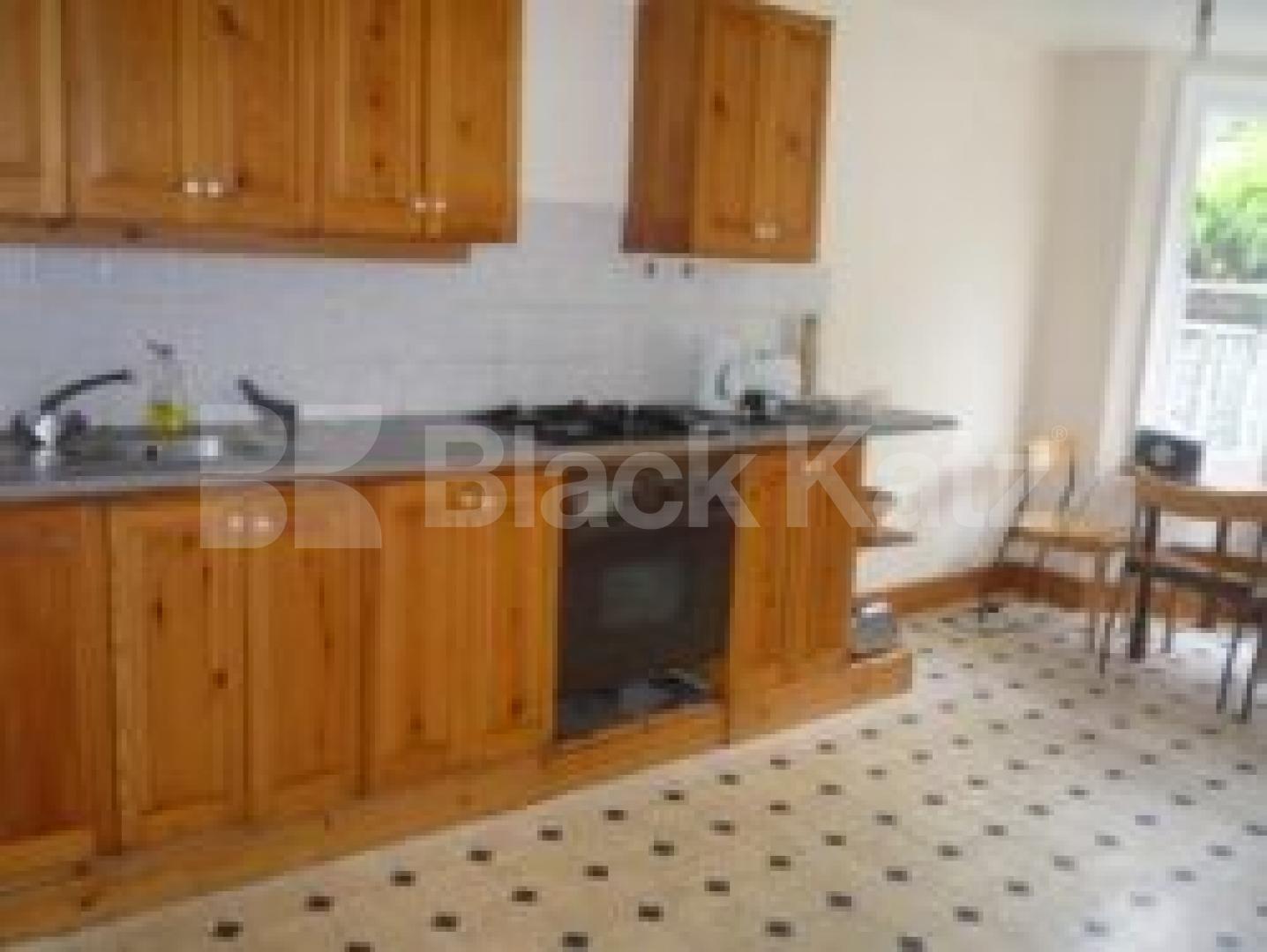 			4 Bedroom, 1 bath, 1 reception House			 Effingham Road, CROUCH END BORDERS