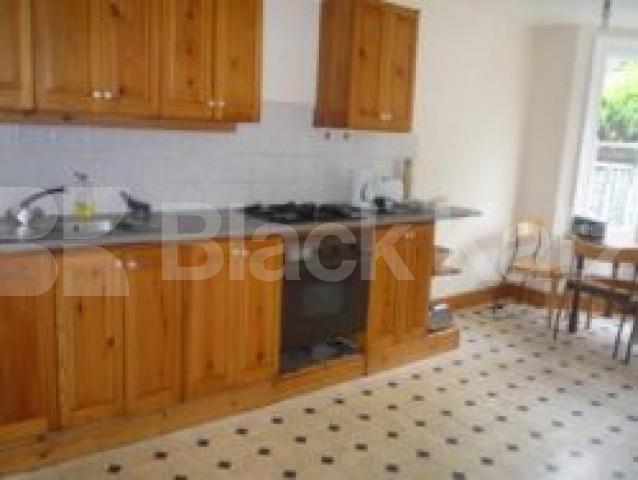 			4 Bedroom, 1 bath, 1 reception House			 Effingham Road, CROUCH END BORDERS