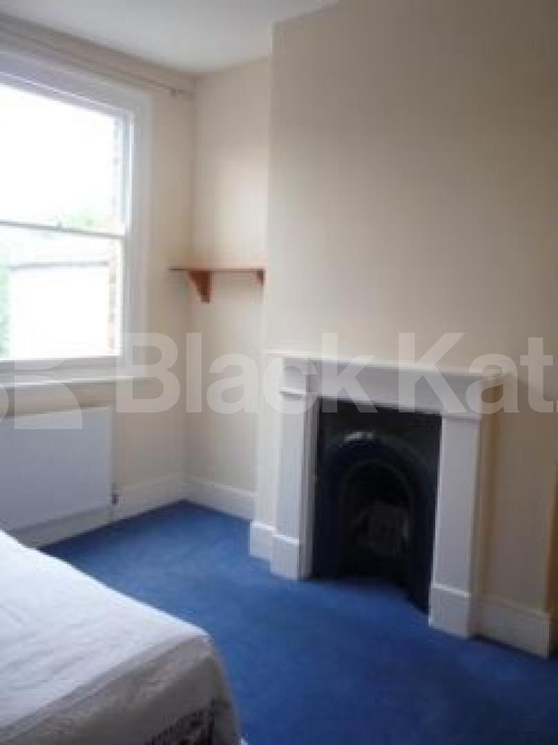 			4 Bedroom, 1 bath, 1 reception House			 Effingham Road, CROUCH END BORDERS