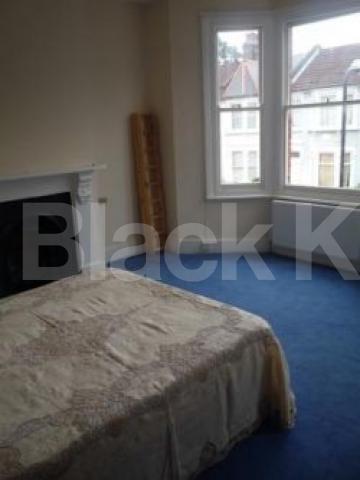 			4 Bedroom, 1 bath, 1 reception House			 Effingham Road, CROUCH END BORDERS