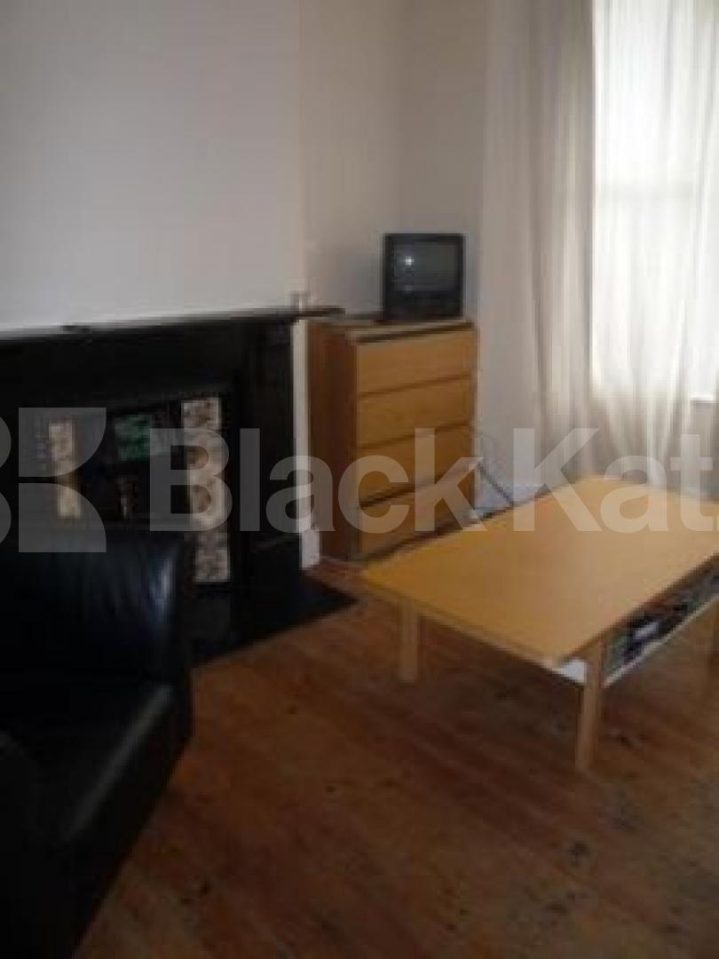 			4 Bedroom, 1 bath, 1 reception House			 Effingham Road, CROUCH END BORDERS