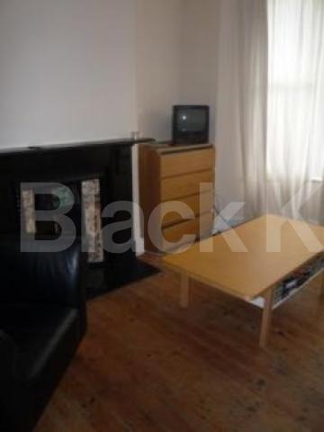 			4 Bedroom, 1 bath, 1 reception House			 Effingham Road, CROUCH END BORDERS