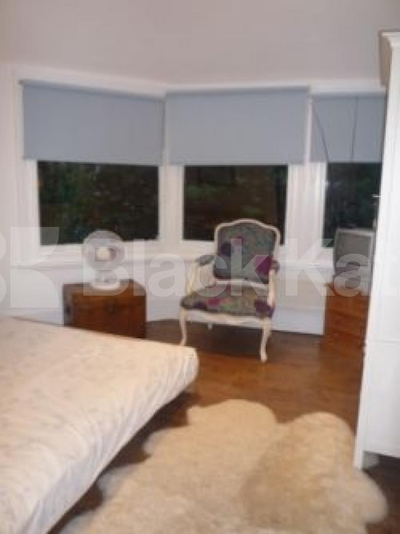 			VERY UNIQUE!, 1 Bedroom, 1 bath, 1 reception Flat			 Avenue Mews, MUSWELL HILL N10