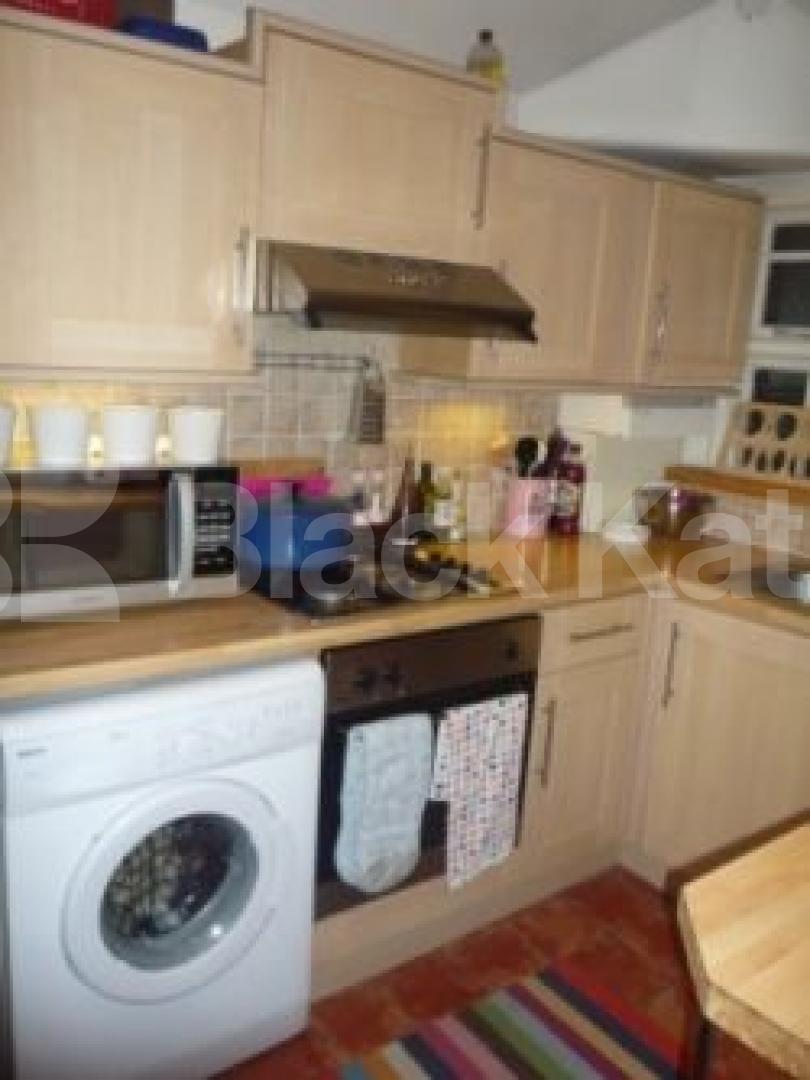 			VERY UNIQUE!, 1 Bedroom, 1 bath, 1 reception Flat			 Avenue Mews, MUSWELL HILL N10