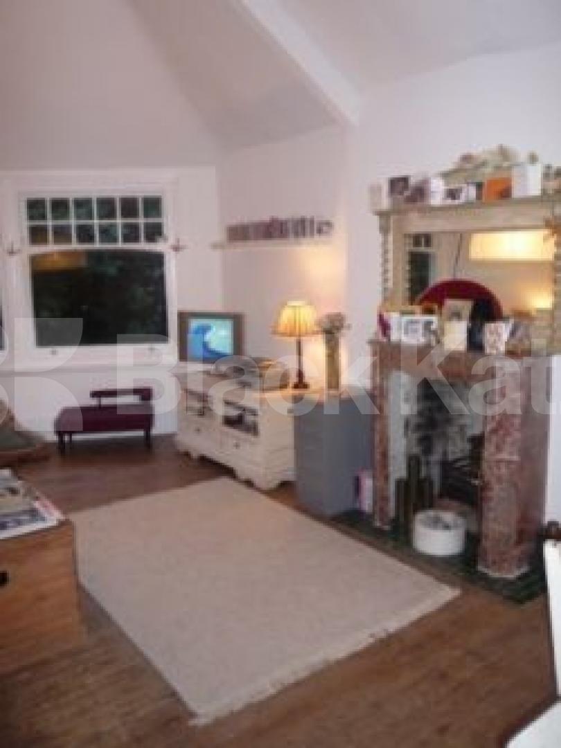 			VERY UNIQUE!, 1 Bedroom, 1 bath, 1 reception Flat			 Avenue Mews, MUSWELL HILL N10