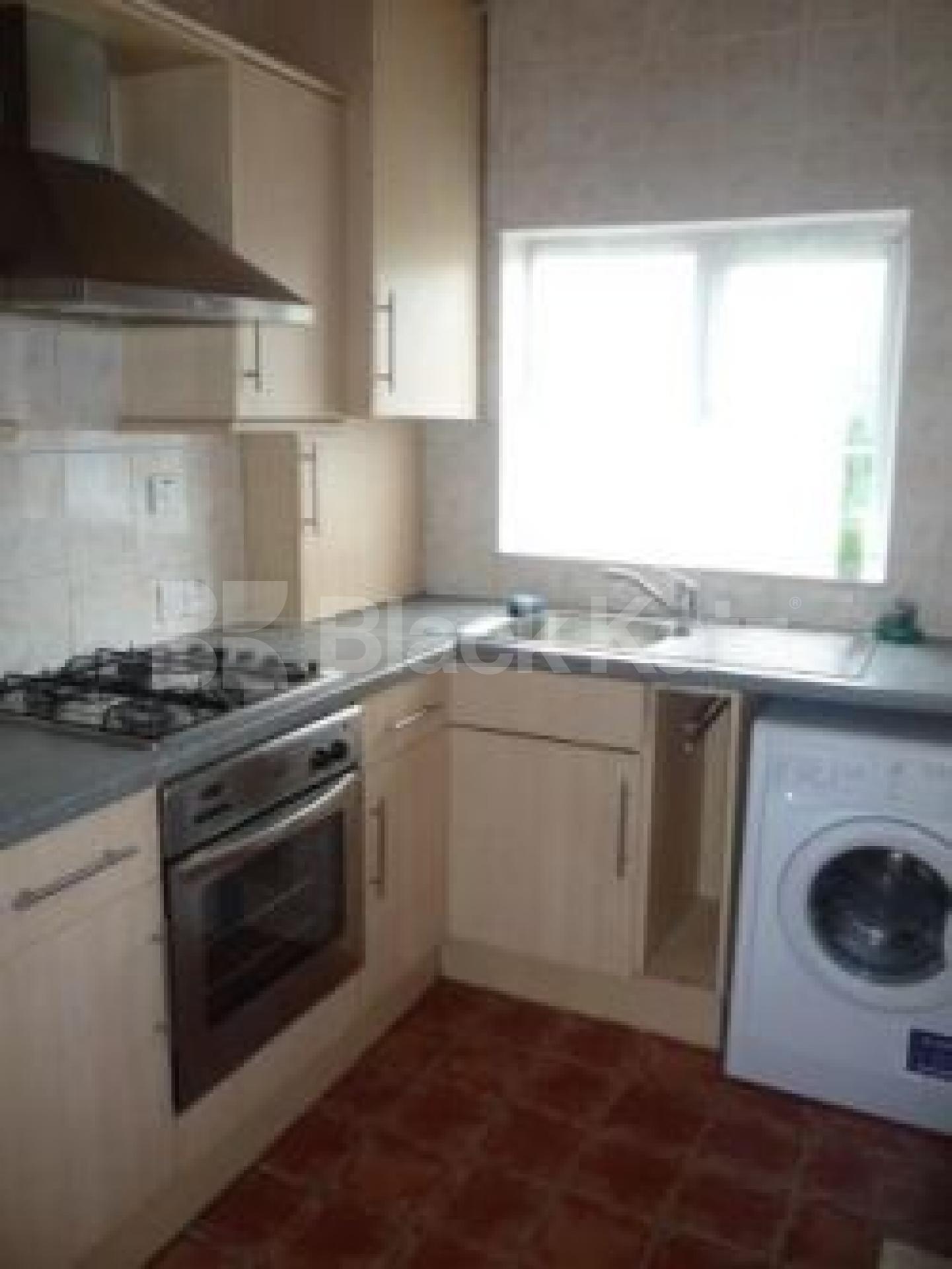 			Bargain!, 2 Bedroom, 1 bath, 1 reception Ground Floor Flat			 Crown Road, Muswell Hill N10