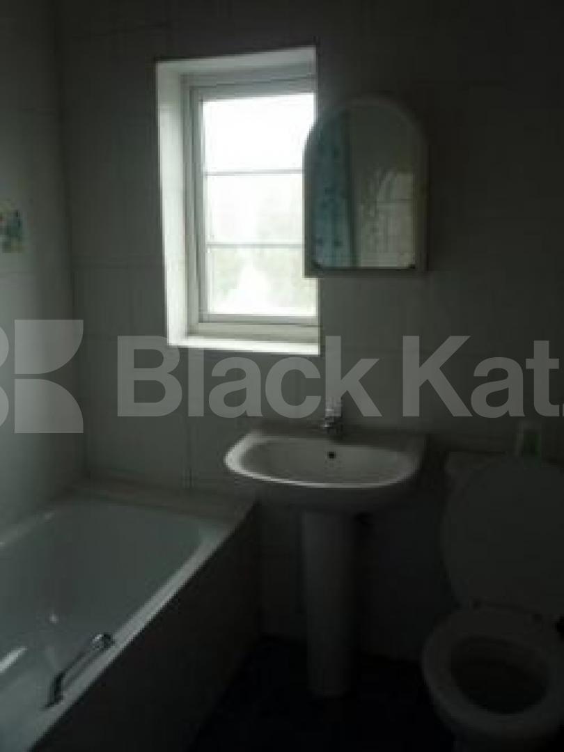 			Bargain!, 2 Bedroom, 1 bath, 1 reception Ground Floor Flat			 Crown Road, Muswell Hill