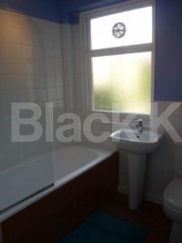 			LET!, 4 Bedroom, 1 bath, 1 reception Flat			 Landrock Road, CROUCH END